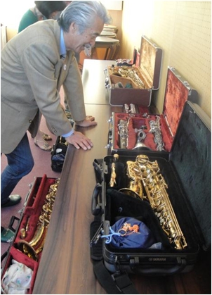 多賀城市教育委員会を通じて市内4中学校吹奏楽部の楽器修理を支援